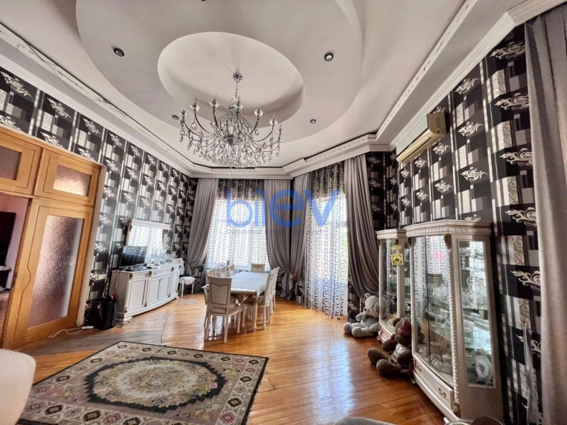 Satış 15 otaqlı Həyət evi  600m², Bakı