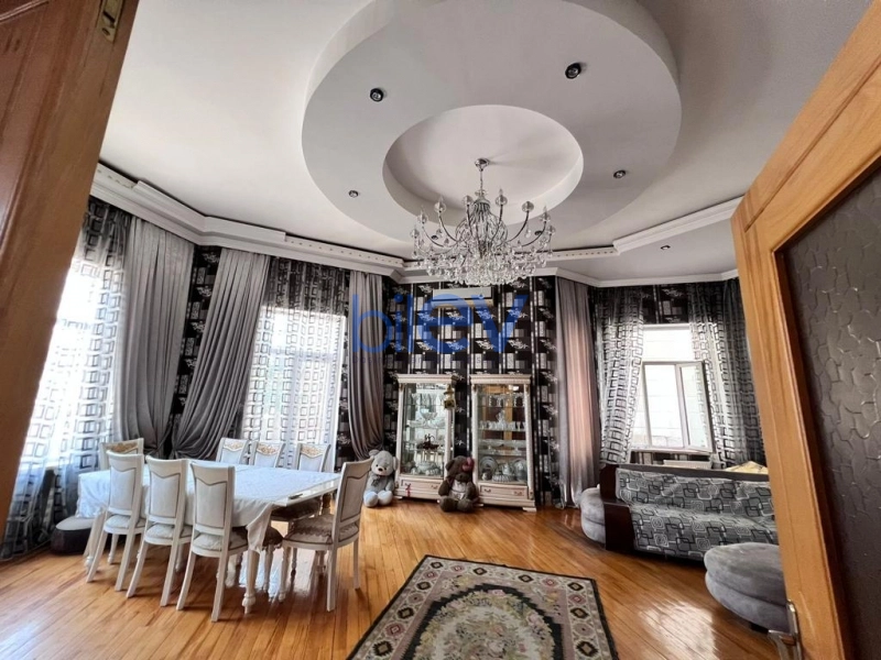 Satış 15 otaqlı Həyət evi  600m², Bakı