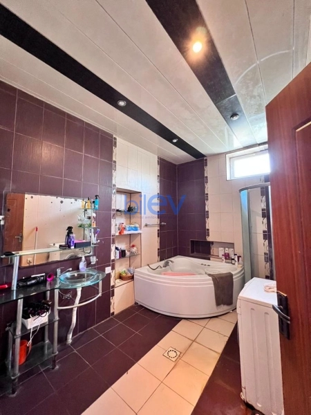 Satış 15 otaqlı Həyət evi  600m², Bakı