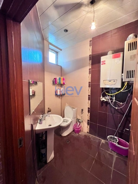Satış 15 otaqlı Həyət evi  600m², Bakı