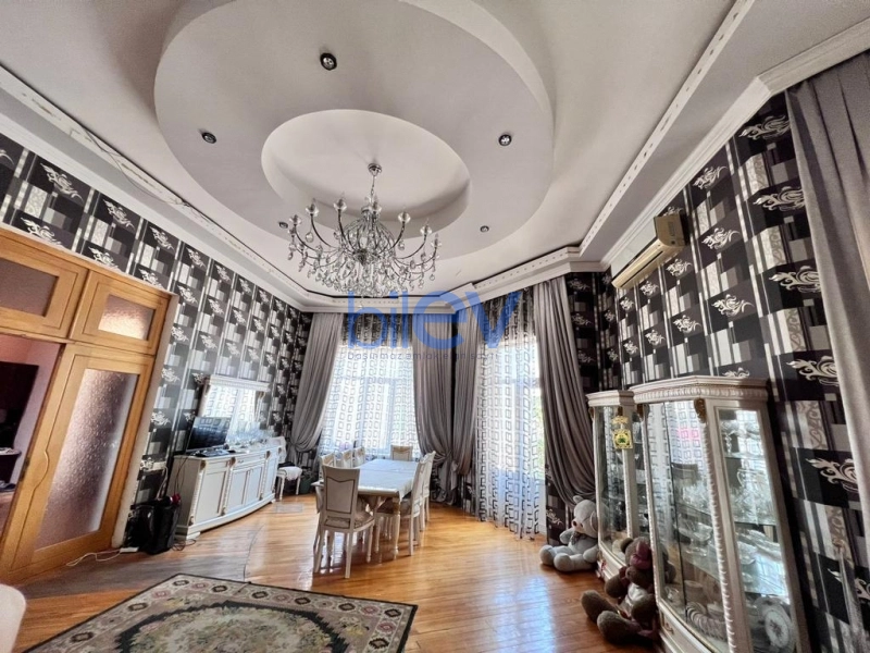 Satış 15 otaqlı Həyət evi  600m², Bakı