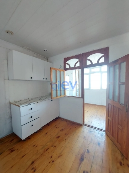 Satış 2 otaqlı Köhnə Tikili bina evi  50m², Bakı
