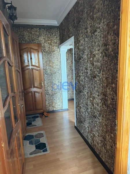 Satış 3 otaqlı Köhnə Tikili bina evi  70m², Bakı