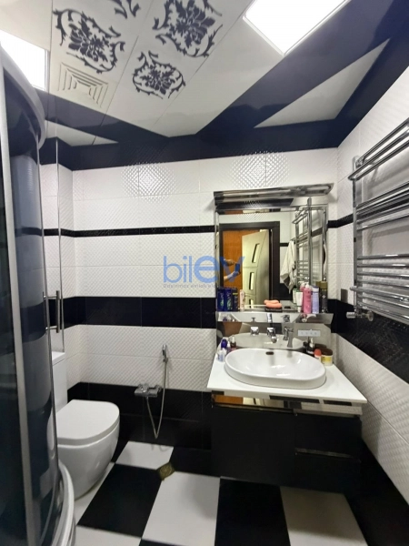 Satış 2 otaqlı Köhnə Tikili bina evi  56m², Bakı