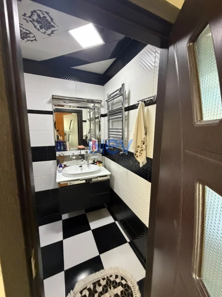 Satış 2 otaqlı Köhnə Tikili bina evi  56m², Bakı