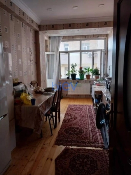 Aylıq Kirayə 4 otaqlı Yeni Tikili bina evi  110m², Bakı
