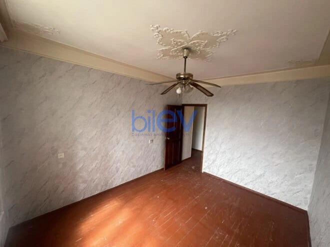 Satış 3 otaqlı Köhnə Tikili bina evi  75m², Bakı