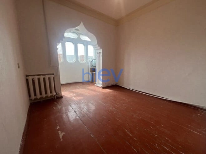 Satış 3 otaqlı Köhnə Tikili bina evi  75m², Bakı