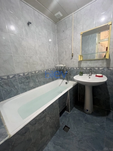 Satış 3 otaqlı Köhnə Tikili bina evi  75m², Bakı