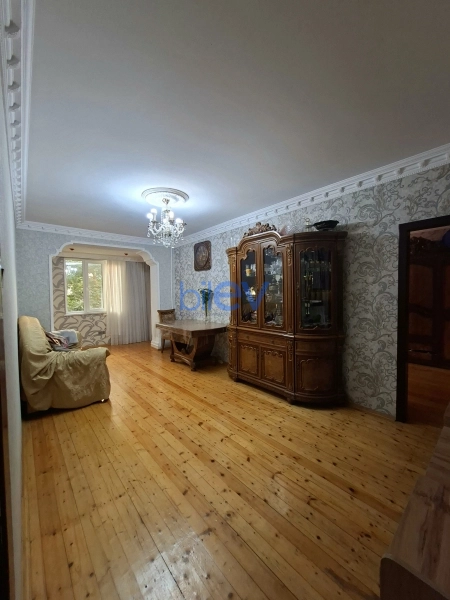 Satış 5 otaqlı Köhnə Tikili bina evi  130m², Bakı