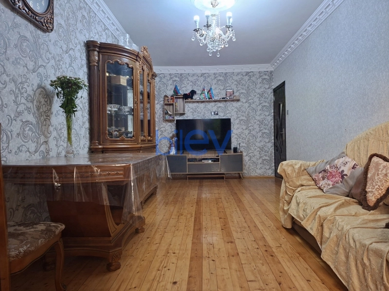 Satış 5 otaqlı Köhnə Tikili bina evi  130m², Bakı