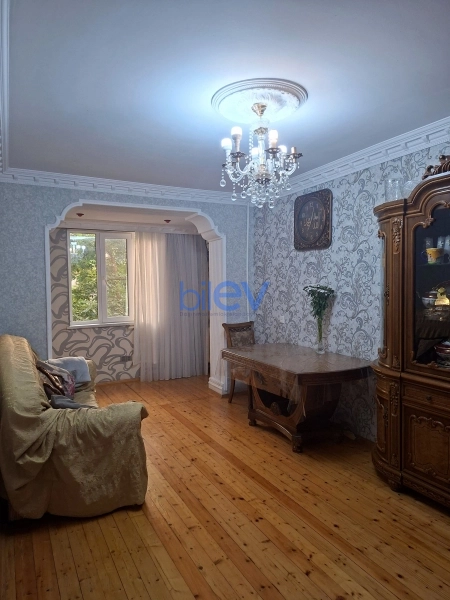 Satış 5 otaqlı Köhnə Tikili bina evi  130m², Bakı