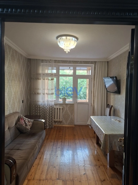 Satış 5 otaqlı Köhnə Tikili bina evi  130m², Bakı