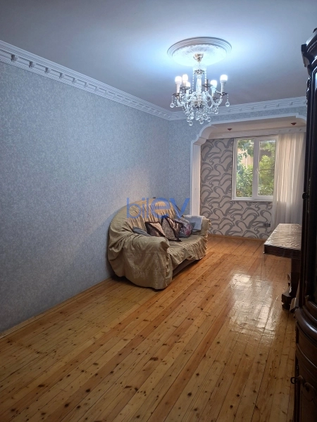 Satış 5 otaqlı Köhnə Tikili bina evi  130m², Bakı