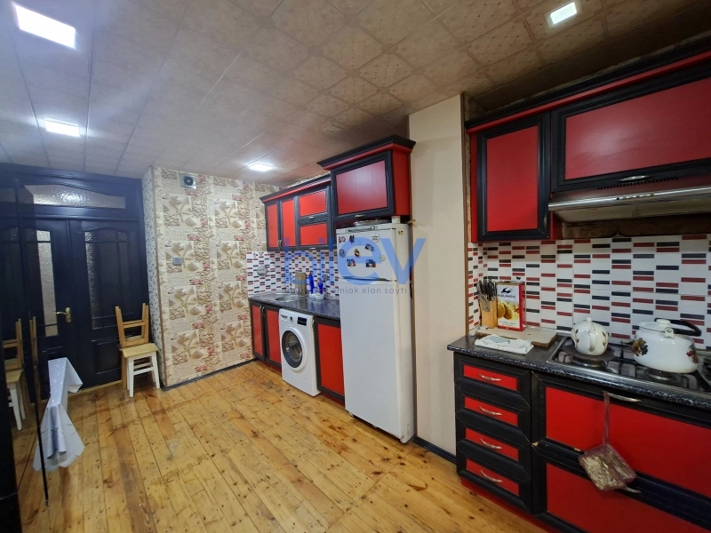 Satış 5 otaqlı Köhnə Tikili bina evi  130m², Bakı