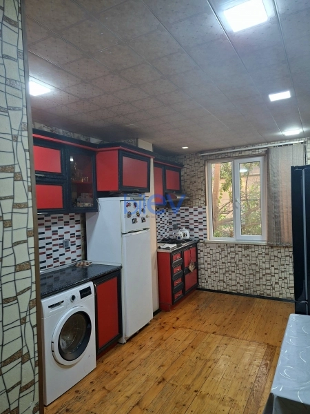 Satış 5 otaqlı Köhnə Tikili bina evi  130m², Bakı
