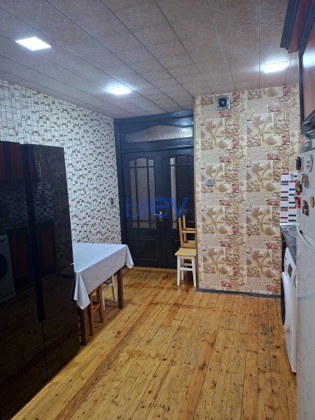 Satış 5 otaqlı Köhnə Tikili bina evi  130m², Bakı