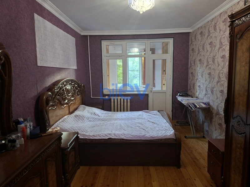 Satış 5 otaqlı Köhnə Tikili bina evi  130m², Bakı