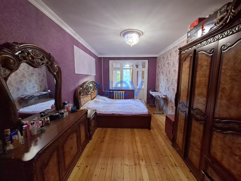 Satış 5 otaqlı Köhnə Tikili bina evi  130m², Bakı