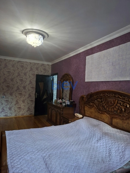 Satış 5 otaqlı Köhnə Tikili bina evi  130m², Bakı