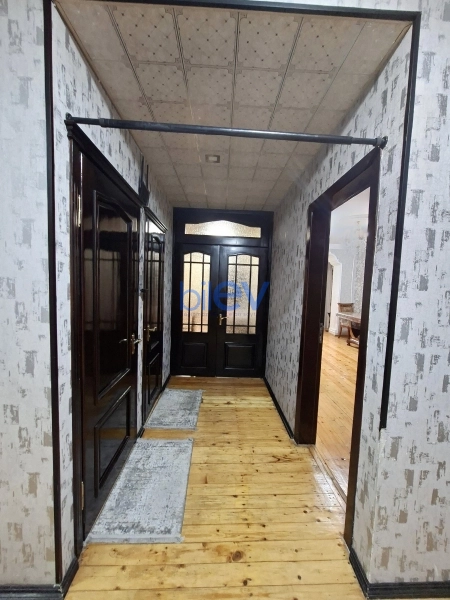 Satış 5 otaqlı Köhnə Tikili bina evi  130m², Bakı