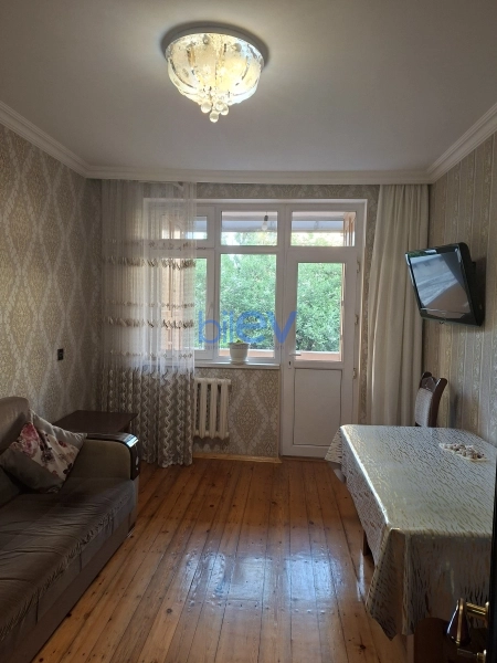 Satış 5 otaqlı Köhnə Tikili bina evi  130m², Bakı