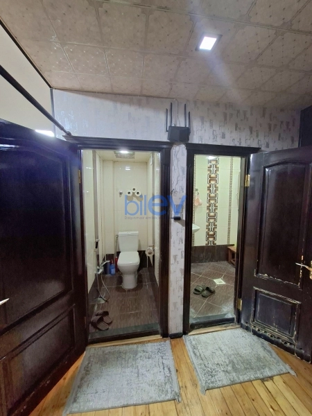 Satış 5 otaqlı Köhnə Tikili bina evi  130m², Bakı