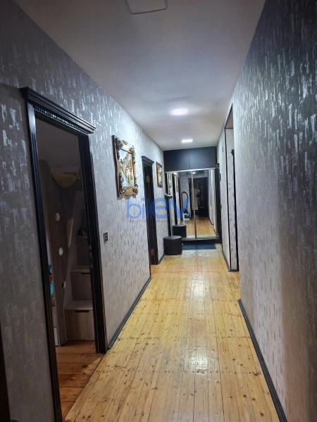 Satış 5 otaqlı Köhnə Tikili bina evi  130m², Bakı
