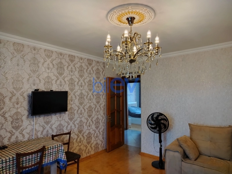 Satış 2 otaqlı Köhnə Tikili bina evi  70m², Bakı
