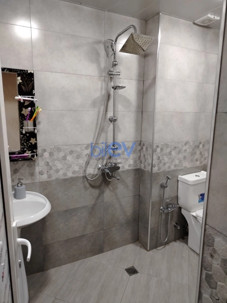 Satış 2 otaqlı Köhnə Tikili bina evi  70m², Bakı