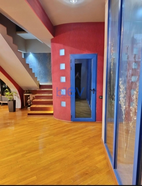 Aylıq Kirayə 4 otaqlı Yeni Tikili bina evi  220m², Bakı