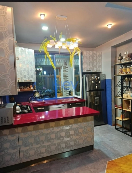 Aylıq Kirayə 4 otaqlı Yeni Tikili bina evi  220m², Bakı