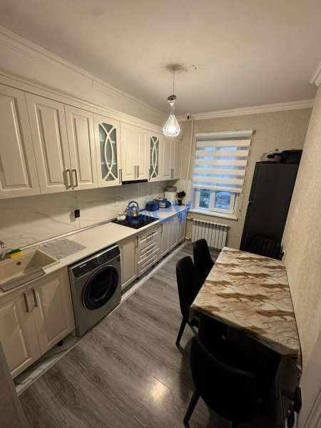 Satış 4 otaqlı Köhnə Tikili bina evi  100m², Bakı