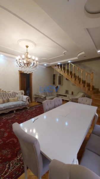 Satış 7 otaqlı Həyət evi  390m², Bakı