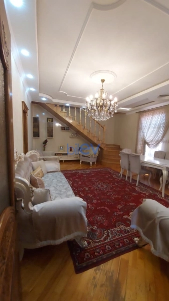Satış 7 otaqlı Həyət evi  390m², Bakı