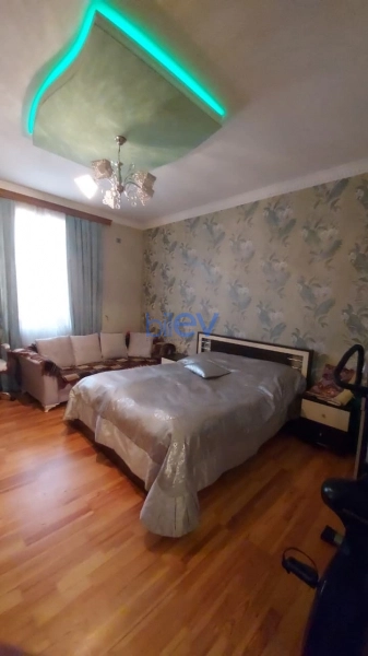 Satış 7 otaqlı Həyət evi  390m², Bakı