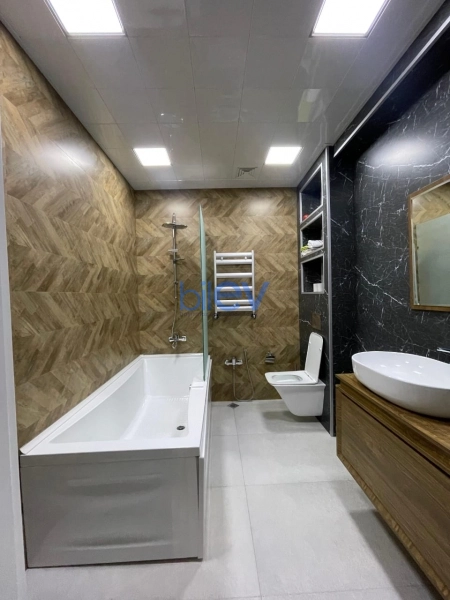 Satış 3 otaqlı Yeni Tikili bina evi  131m², Bakı