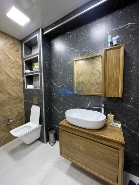 Satış 3 otaqlı Yeni Tikili bina evi  131m², Bakı