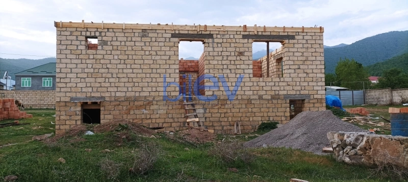 Satış 5 otaqlı Həyət evi  312m², Oğuz