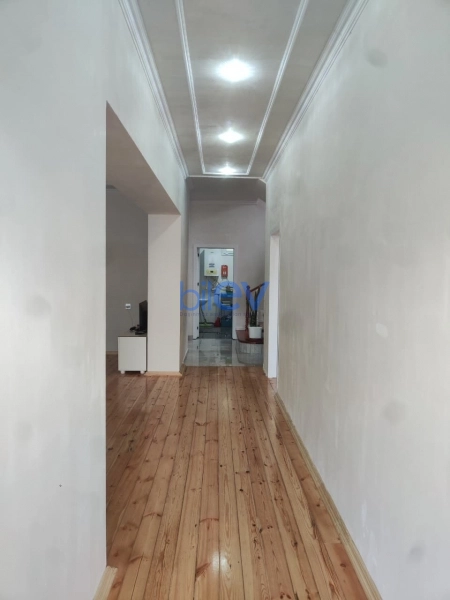 Satış 7 otaqlı Həyət evi  240m², Bakı