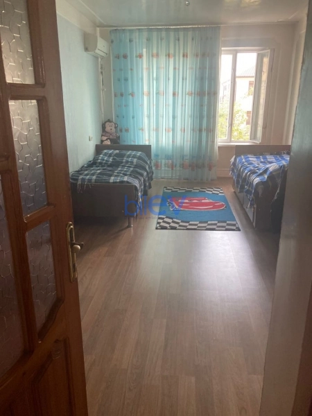 Satış 4 otaqlı Köhnə Tikili bina evi  104m², Bakı