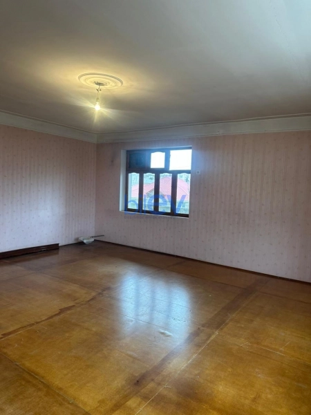 Satış 4 otaqlı Köhnə Tikili bina evi  130m², Bakı