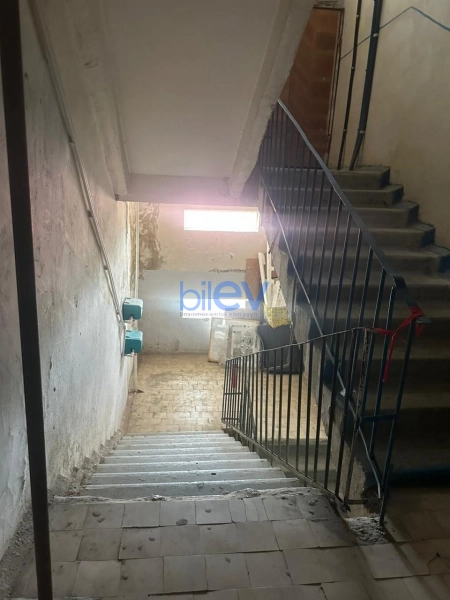 Satış 4 otaqlı Köhnə Tikili bina evi  130m², Bakı