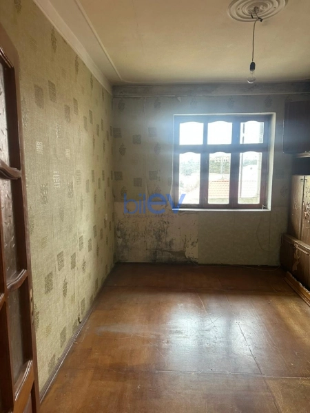 Satış 4 otaqlı Köhnə Tikili bina evi  130m², Bakı
