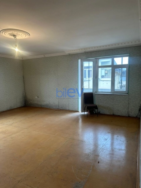 Satış 4 otaqlı Köhnə Tikili bina evi  130m², Bakı