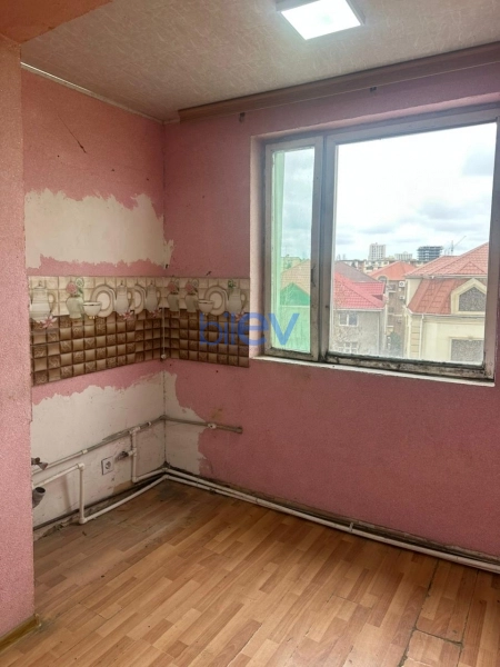 Satış 4 otaqlı Köhnə Tikili bina evi  130m², Bakı