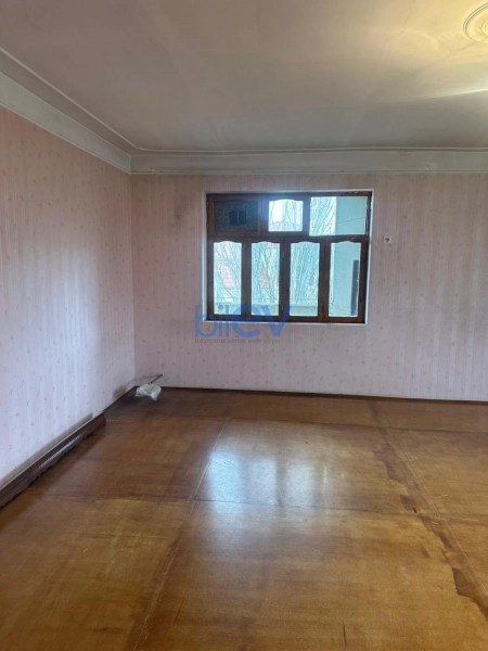Satış 4 otaqlı Köhnə Tikili bina evi  130m², Bakı