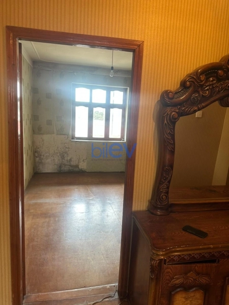Satış 4 otaqlı Köhnə Tikili bina evi  130m², Bakı
