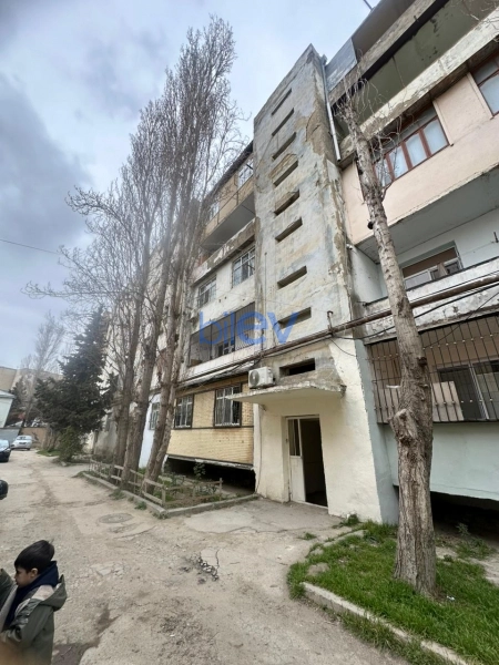 Satış 4 otaqlı Köhnə Tikili bina evi  130m², Bakı
