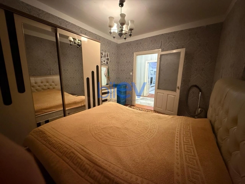 Satış 4 otaqlı Köhnə Tikili bina evi  80m², Bakı